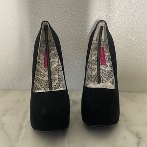 Bordello platform velvet pumps- never worn